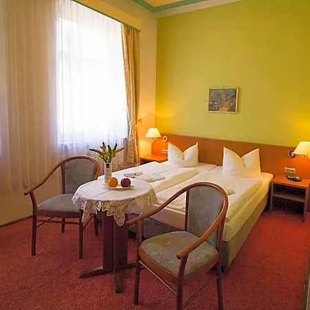 Отель Hotel Central 3*