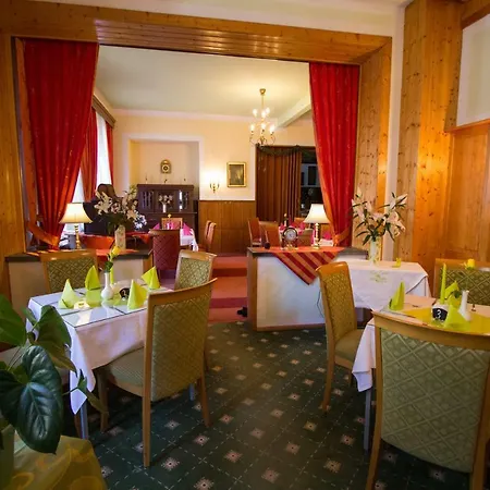 Отель Hotel Central